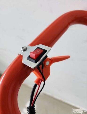 Ostali alati i mašine: Prodajem nov i kvalitetan benzinski bušač rupa. Snaga: 52 CC Model — 3