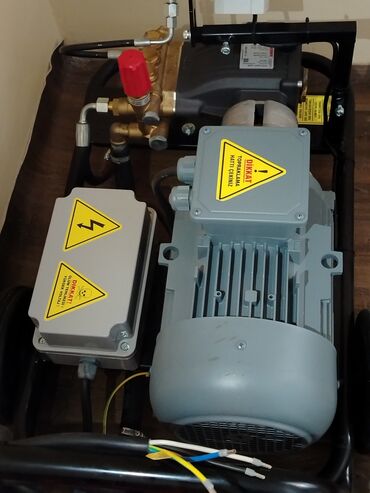 Avtoservis avadanlıqları: İşlənməyib tezdi salafan icnde 3 faza 200 bar model orda yazilib Men — 13