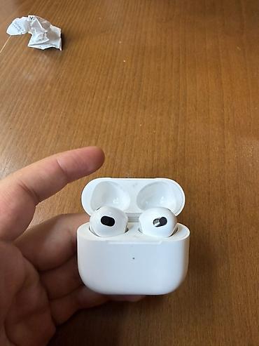 airpods qulaqcıq: Apple AirPods (3-cü nəsil) – MagSafe şarj qutusu ilə - Rəng: Ağ - — 1