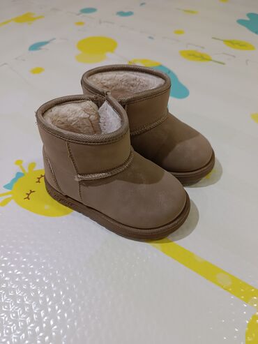 gumene cizme broj 20: Ugg boots, Size - 22