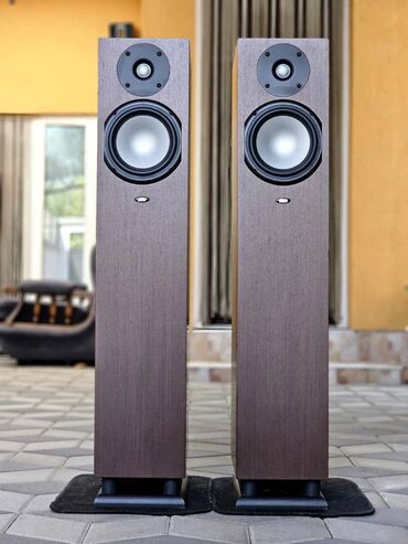 Zvučnici i stereo sistemi: Chario Syntar 530 Kao novo, Italijanski High End. Bas vufer se — 2