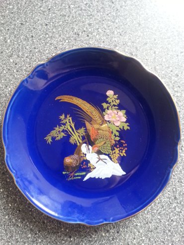 тарелка с ложкой: Фарфоровая тарелка синяя с золотыми глухарями диаметр 20см, пр-во не