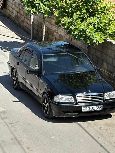 mercedes şəkilləri: Mercedes-Benz C‑Class (W202) sedan – qara rəng. Xüsusiyyətlər: - — 1