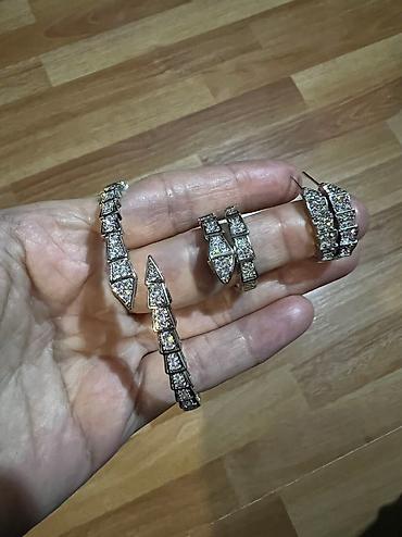 sade qolbaqlar: Dəstə daxildir: Bilərzik, Sırğa, Üzük, Bvlgari — 3