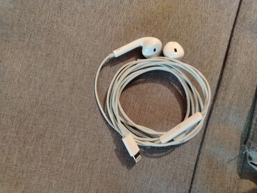 mahnilar dinle: Simli Qulaqcıqlar, Apple, rəng - Ağ