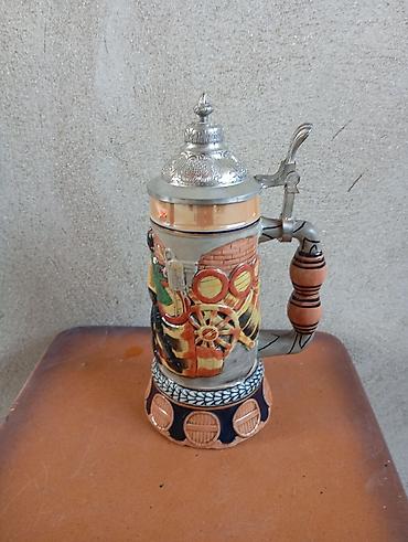 kamot qablari: Dekorativ keramika pivə bokalı, metal qapaqlı. Bokalın gövdəsi rəngli — 1