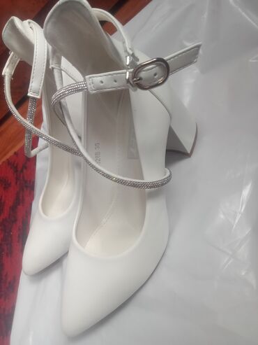 Женская обувь: Туфли 35.5, цвет - Белый