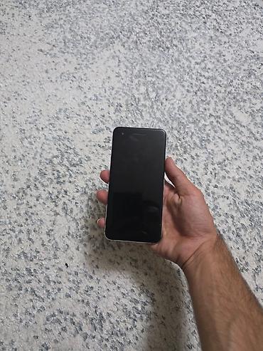 telefon akse: Vodafone markalı Android smartfon
qeydiyyatsiz
- Rəng: boz/metallik — 3
