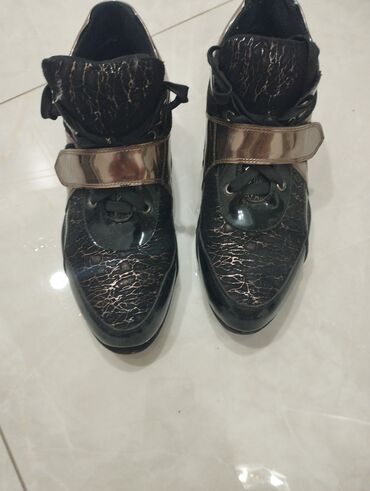 красовка: Женская обувь красовки в отличном состоянии 39размер.Турция
