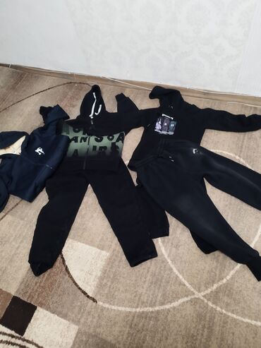 спортивный одежда: Комплект, түсү - Кара