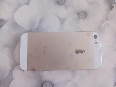 уй апарат: IPhone 5s, золотистый корпус, белая фронтальная панель. Ключевые — 2