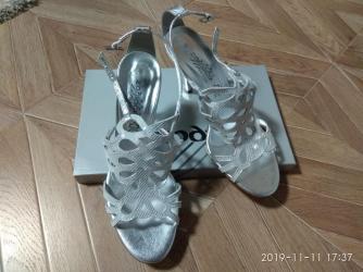 обувь мужской 41: Босоножки новые Польские. Серебро. Размер 40. Эксклюзивные