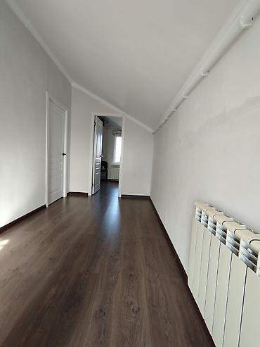 Продажа коттеджей и домов: 🏡 Продаётся дом с мансардой! 📍 Район: Рухий Мурас-2 🏠 Дом: 5 комнат — 10