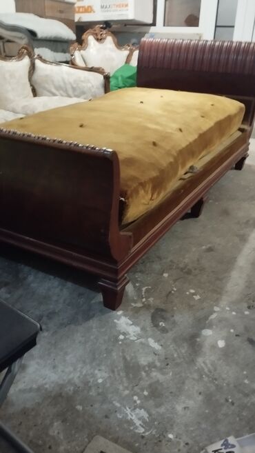 Stilske sofe: Antikvanska ležaljka/sofa od punog drveta moguca je dostava - — 9