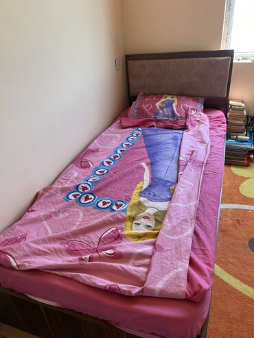 Кровати: Б/у, Односпальная кровать, Без подьемного механизма, С матрасом, Без выдвижных ящиков, Россия