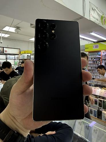 galaxy s24 plus: Samsung Galaxy S25 Ultra (модель SM‑S938B/DS) - Экран: большой — 1