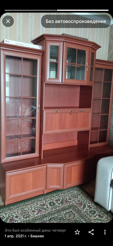 кресло для зала: Срочно продаю настенную горку, в отличном состоянии
