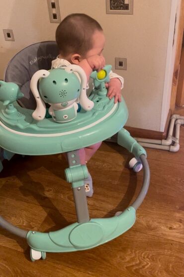 Детские ходунки: Детские ходунки с игровой панелью Babyhit выполнены в светлых тонах