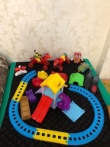 oyuncag at: Uşaq oyuncaqları dəsti - Rəngli plastik oyun dəsti: mavi-sarı dairəvi — 2