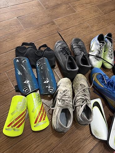Butslar: Futbol üçün komplekt ayaqqabılar və qamışlıqlar (şinlər) Komplektin — 3