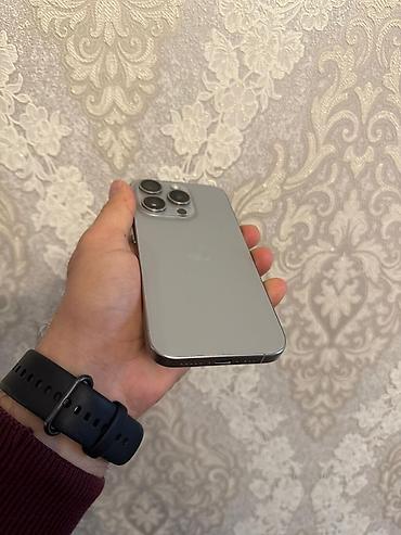 Apple iPhone: IPhone 15 Pro, Natural Titanium, Face ID — 3
