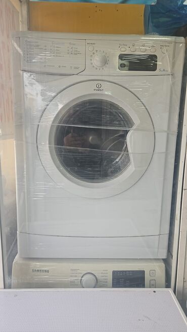 профессиональные стиральные машины: Стиральная машина Indesit, 5 кг, Автомат, Без сушки