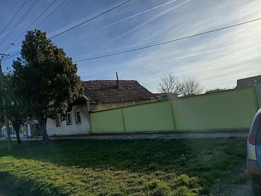 Kupujem kuću: Na prodaju prostrano seosko domaćinstvo sa velikim ograđenim placem i — 2