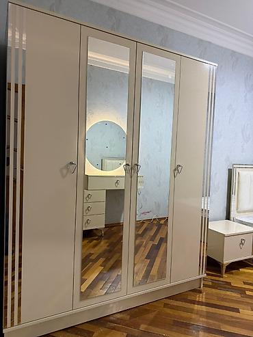 Yeni, 4 qapılı, Güzgülü, Bej, Açılan, Düz dolab