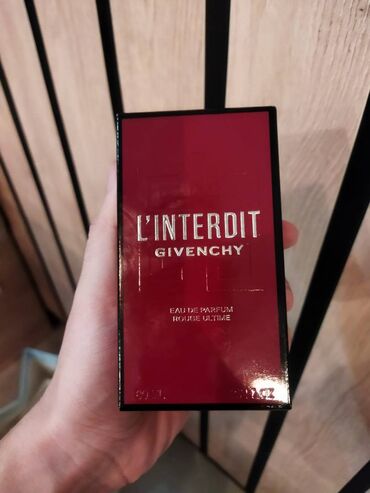 Ətriyyat: Givenchy L'Interdit Rouge Ultime versiyasıdır. Eau De Parfumdur, həcmi