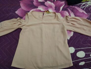 Рубашки и блузы: L (EU 40), XL (EU 42)