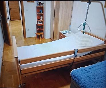komode bele forma ideale: Kreve za nepokretne 4 motoradalinski,dušek.75.000din — 1