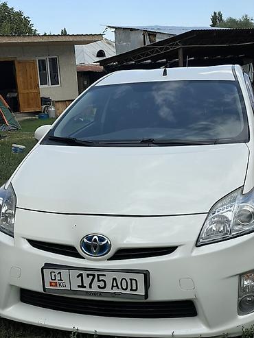 corolla 2018: Toyota Prius: 2011 г., Гибрид, Хэтчбэк — 2