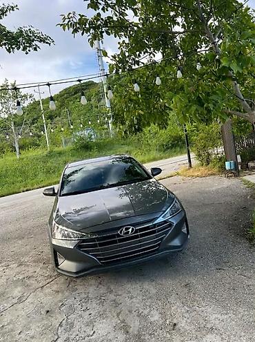 Hyundai: Real alıcıya endirim olacaq. Hyundai Elantra sedan - Korpus: 4 qapılı — 3