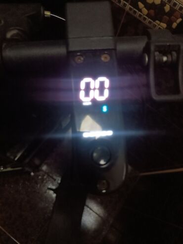 самокат трюковой: Scooter ninebot max g30
max suret 35 km/s,yeni deyil ama az surunub
