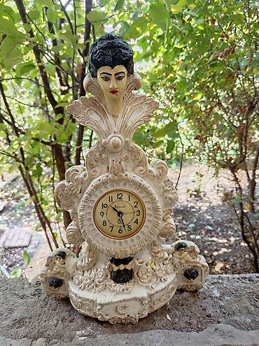 telifon saat: Salam. bu saat gipsdən düzəlif. ortadaki saat düzəlsə işdiyər. tez — 1