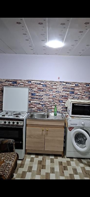 daşınan evler: Saray merkezde İnternatın krugunda yaxın 270m addelni heyet evi.Ayın — 3