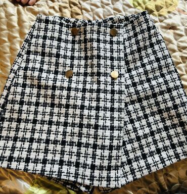 Шорты: Твидовая юбка-шорты 😇 В размере : L (подойдет и на М) в отличном