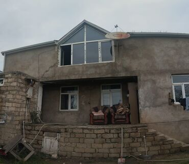 Həyət evləri və villaların satışı: Satılır: 4 otaqlı həyət evi - Planlaşdırma: geniş zal, ayrıca mətbəx — 9