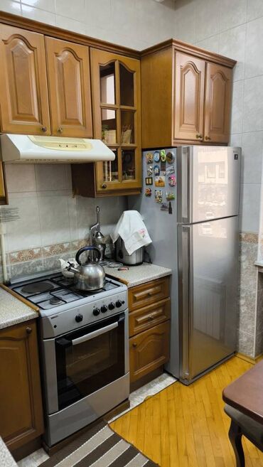 Uzunmüddətli kirayə mənzillər: Nərimanov metrosunun çıxışında,Mc donalds ilə üzbəüz,6 mərtəbənin,3-cü — 8