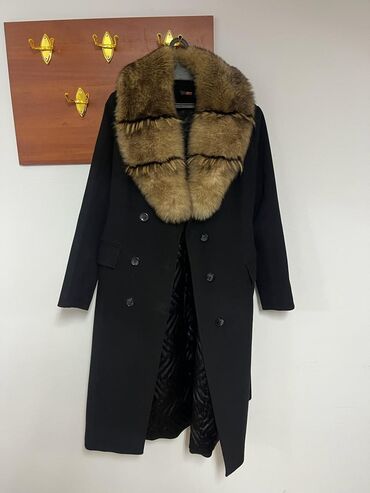 зимнее пальто женское: Пальто, Зима, По колено