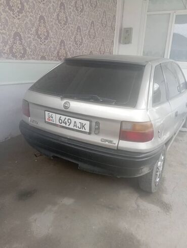 автомобиль победа: Opel Astra: 1993 г., 1.6 л, Механика, Бензин, Хэтчбэк