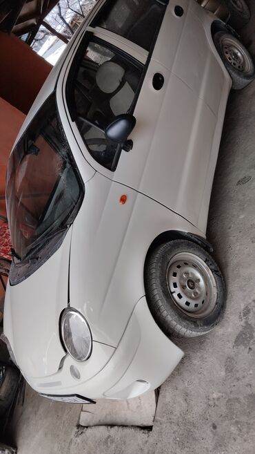 Другие автомобили: Компактный хэтчбек. Кузов и экстерьер: - 5-дверный кузов, светлый — 9