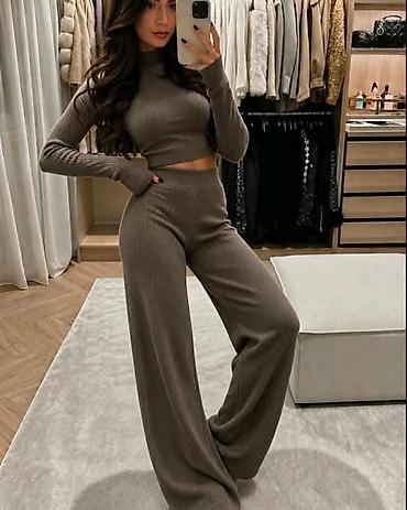 pull and bear prsluk: Komplet: 2400 dinara
2kom=3.800 dinara — 2