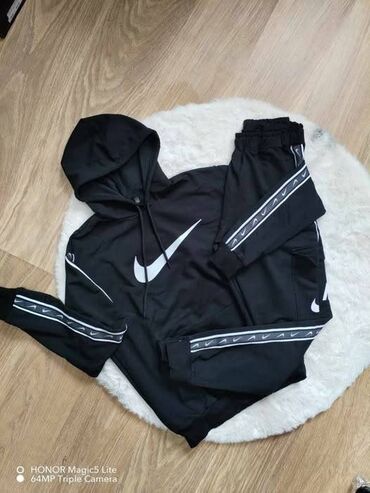 kupujem prodajem nike tech fleece: Trenerka 
2950 din
M-XL-2XL
hc