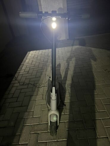 dim informatika pdf 2023: Ninebot elektrik skuteri - Rəng: ağ/boz gövdə, sarı aksentlər -
