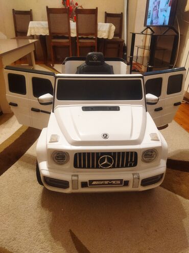 Uşaq üçün elektrik maşınları: Ağ rəngdə, Mercedes-Benz AMG G63 modelinə bənzər uşaq elektrik