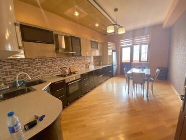 Uzunmüddətli kirayə mənzillər: Nərimanov metrosunun yaxınlığında su sonasına yaxın yerləşən ümumi — 4