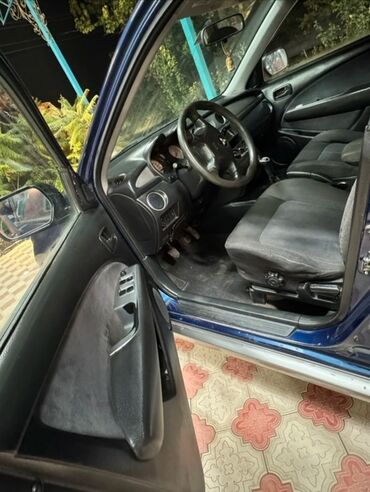 Mitsubishi: Mitsubishi Outlander: 2003 г., 2 л, Механика, Бензин, Кроссовер at lalafo.kg — 6 Mitsubishi: Mitsubishi Outlander: 2003 г., 2 л, Механика, Бензин, Кроссовер — 6