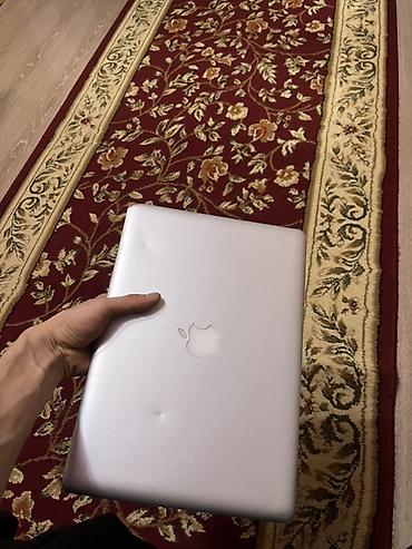 Ноутбуки Apple (MacBook): Apple MacBook (серебристый алюминиевый корпус) - Лаптоп с логотипом — 2