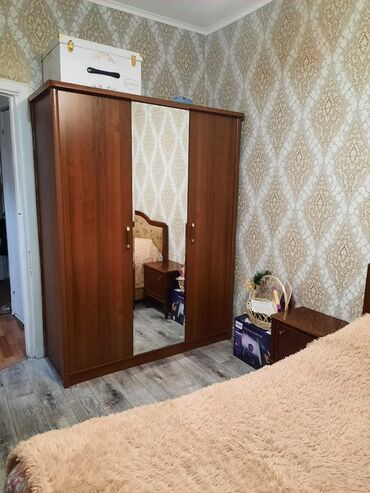 шкафы на: Купе шкаф, Күзгүсү менен, Жыгач